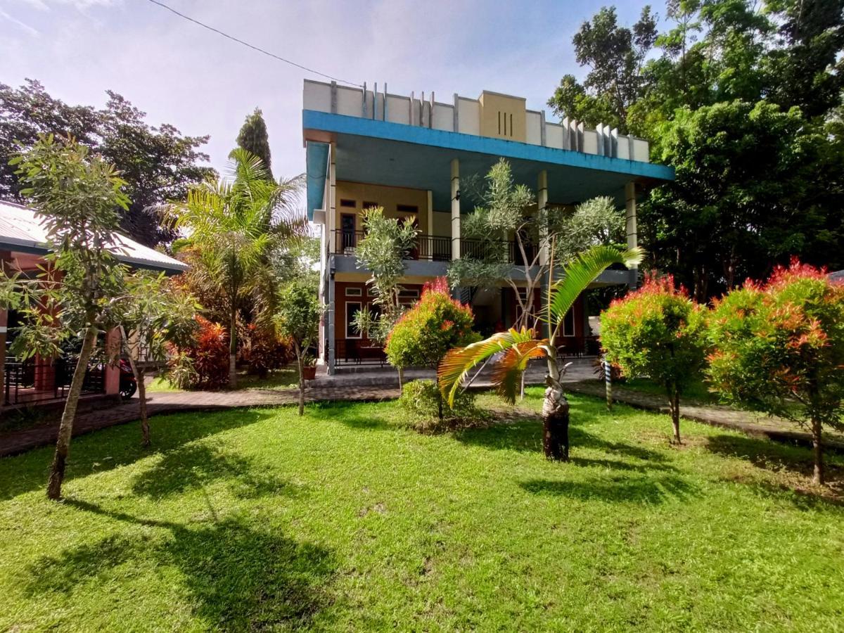 Tangkoko Lodge Bitung Экстерьер фото
