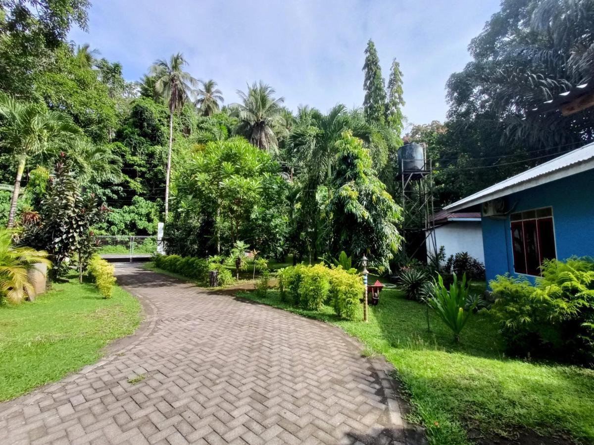 Tangkoko Lodge Bitung Экстерьер фото